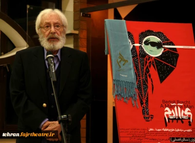 جمشید مشایخی  نمایش « آدم آدم است» را افتتاح کرد