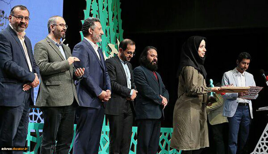 تقدیر از رستا رضوی در جشن هفته هنر انقلاب اسلامی