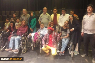 بازدید انجمن معلولین آوای باران پاکدشت از نمایش «سایه تو سایه»