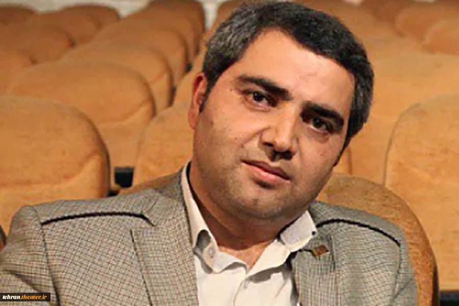 اتابک نادری مدیر هماهنگی تئاتر استانها