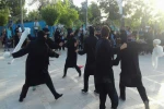 نمایش خیابانی محاکمه درخیابان