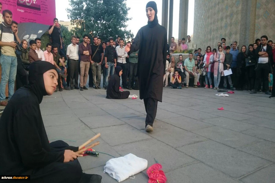 نمایش خیابانی محاکمه درخیابان در تئاتر شهر
