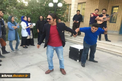 نمایش خیابانی «مسیرزندگی» در پاکدشت اجرا شد