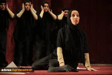 اجرای نمایش «من» به کارگردانی فرهاد تجویدی در شب افتتاحیه