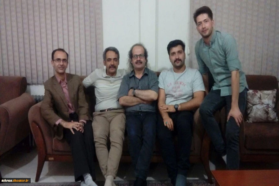 جلسه چند تن از هنرمندان تئاتر فیروزکوه در حاشیه اجرای نمایش من