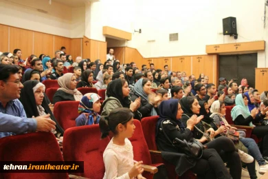 استقبال تماشاگران از نمایش «رقص کاغذ پاره ها» در شهرستان ری