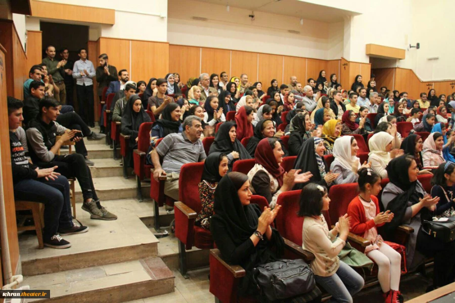استقبال تماشاگران از نمایش «رقص کاغذ پاره ها» شهرستان ری