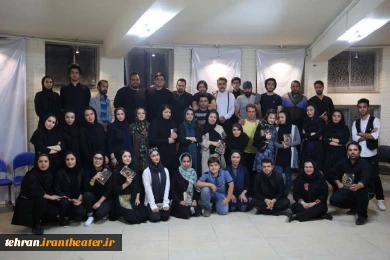 عکس دسته جمعی مریم کاظمی و هنرجویان کارگاه ایده تا اجرا
