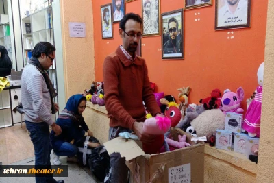 پس از اجرای به نفع کودکان زلزله زده کرمانشاه

سومین محموله کمک توسط گروه نمایشی وستا ارسال شد