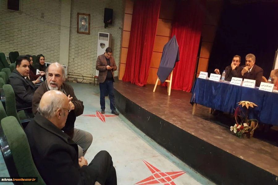 حضور هنرمندان و اصحاب رسانه در نشست خبری همایش نمایش ورامین