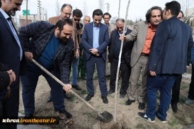 گزارش تصویری از درختکاری و افتتاح نمایشگاه عکس تئاتردر حاشیه نخستین مجمع عمومی تئاتراستان تهران
مجتمع فرهنگی ابوالفتح رازی شهرری- 15 اسفند 96