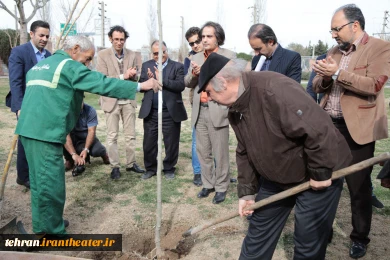 درختکاری هنرمندان در حاشیه مجمع عمومی انجمن هنرهای نمایشی استان تهران