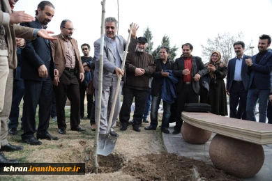 درختکاری هنرمندان در حاشیه مجمع عمومی انجمن هنرهای نمایشی استان تهران