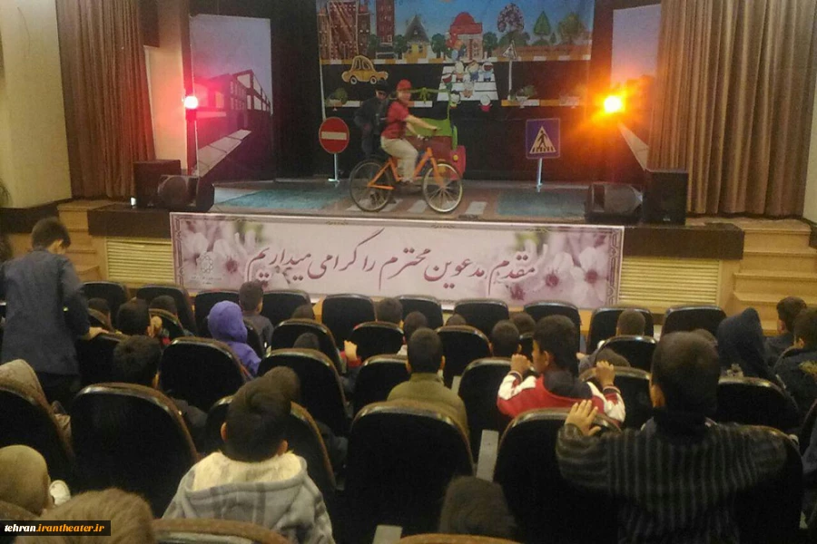 نمایش کودک « قصه مجید و روز جشن الفبا »در شهرستان بهارستان