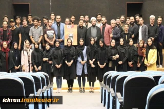 با حضور مسئولان فرهنگی هنری شهرستان قدس

مراسم رونمایی از پوستر نمایش «نقل سرخ» برگزار شد