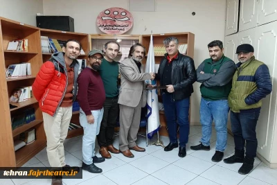 با امضا< تفاهم‌نامه‌ای بین انجمن هنرهای نمایشی استان تهران و شرکت خدمات مسافرتی و گردشگری دینای هفت قاصدک صورت می گیرد؛

اعطاء تسهیلات ویژه سفر به اعضای انجمن هنرهای نمایشی استان تهران