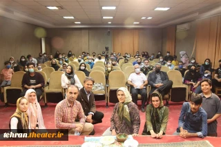 با رعایت محدودیت های کرونایی

نمایش «سعادت لرزان مردمان تیره روز» اجرا شد