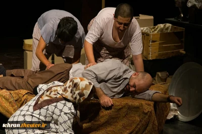 نگاهی به نمایش سال های بی من به بهانه اجرا در بیست و پنجمین جشنواره تئاتر استان تهران

آژیرخوش رنگ