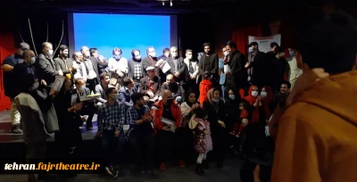 با برگزاری آیین اختتامیه

جشنواره نمایشنامه خوانی فجرانقلاب ورامین برگزیدگان خود را شناخت