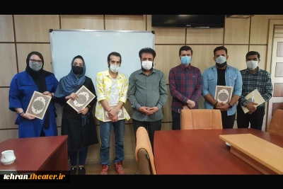 در هفته مبارزه با مواد مخدر

از عوامل نمایش آوازهای خسته تقدیر شد