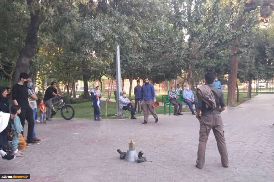 نمایش خیابانی پوتین ها در شهرری محوطه باز تئاترشهر اجرا شد 3
