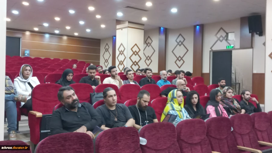 نشست هم‌اندیشی و تشریح فراخوان بیست و هفتمین جشنواره تئاتر استان تهران با رویکرد تبادل نظر برگزار شد
 4
