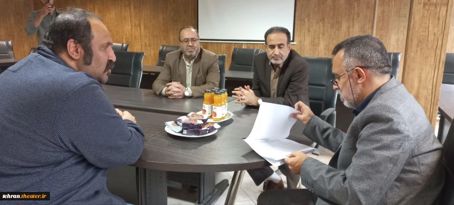 مدیرکل هنرهای نمایشی از دبیرخانه بیست و هفتمین جشنواره تئاتر استان تهران بازدید کرد 3