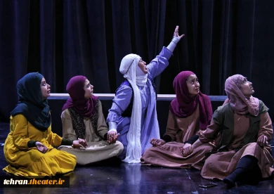گالری عکس نمایش های پذیرفته شده بخش تولیدات ویژه سردار شهید حاج قاسم سلیمانی
نمایش های پرواز با بال های سوخته کاری از محمد ستوده، یک بیست دقیقه بامداد کاری از امیرعلی بدلی، این و آن کاری از محمد احمدی، نذر عباس کاری از محمد یزدی، عقیق کاری از سید امیر حس