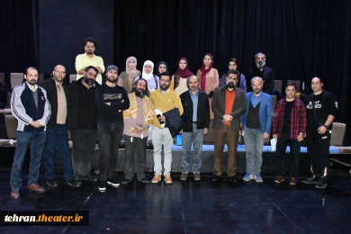 گالری عکس نمایش های پذیرفته شده بخش تولیدات ویژه سردار شهید حاج قاسم سلیمانی
نمایش های پرواز با بال های سوخته کاری از محمد ستوده، یک بیست دقیقه بامداد کاری از امیرعلی بدلی، این و آن کاری از محمد احمدی، نذر عباس کاری از محمد یزدی، عقیق کاری از سید امیر حس