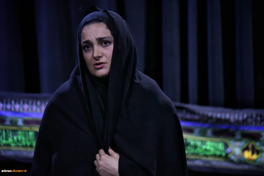گالری عکس نمایش های پذیرفته شده بخش تولیدات ویژه سردار شهید حاج قاسم سلیمانی
نمایش های پرواز با بال های سوخته کاری از محمد ستوده، یک بیست دقیقه بامداد کاری از امیرعلی بدلی، این و آن کاری از محمد احمدی، نذر عباس کاری از محمد یزدی، عقیق کاری از سید امیر حس