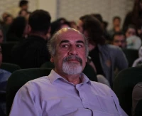 عزت‌الله قمی کارگردان نمایش «رؤیا»

جشنواره می‌تواند به  گسترش فرهنگی تئاتر جامعه کمک کند
