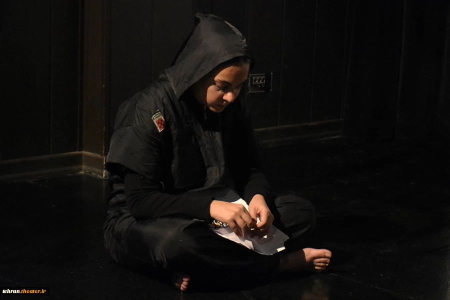 نمایش« تنها اتاق آیات زخم مرا می‌خواند