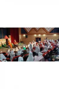 نمایش «پیشی و موشی» در گلستان روی صحنه رفت