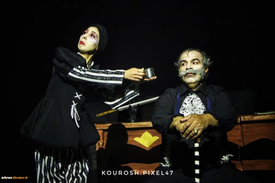 نمایش «مغازه خودکشی» به کارگردانی حسین نصیری و نویسندگی حمیدرضا رحیم متولی با اقتباسی از رمان تحسین شده مغازه خودکشی